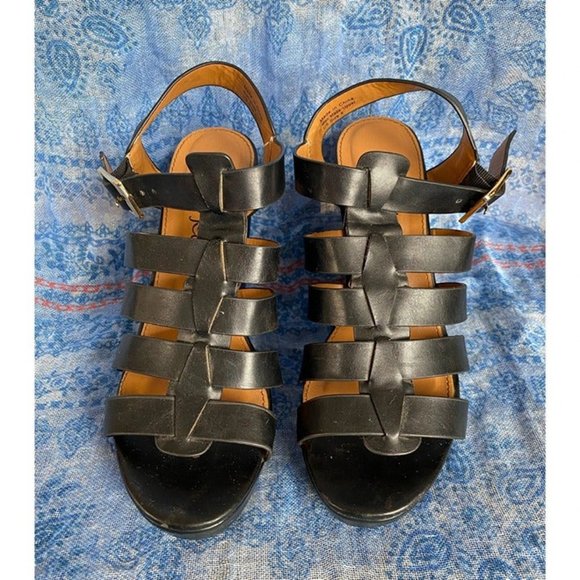 Sandals - Picture 2 of 3